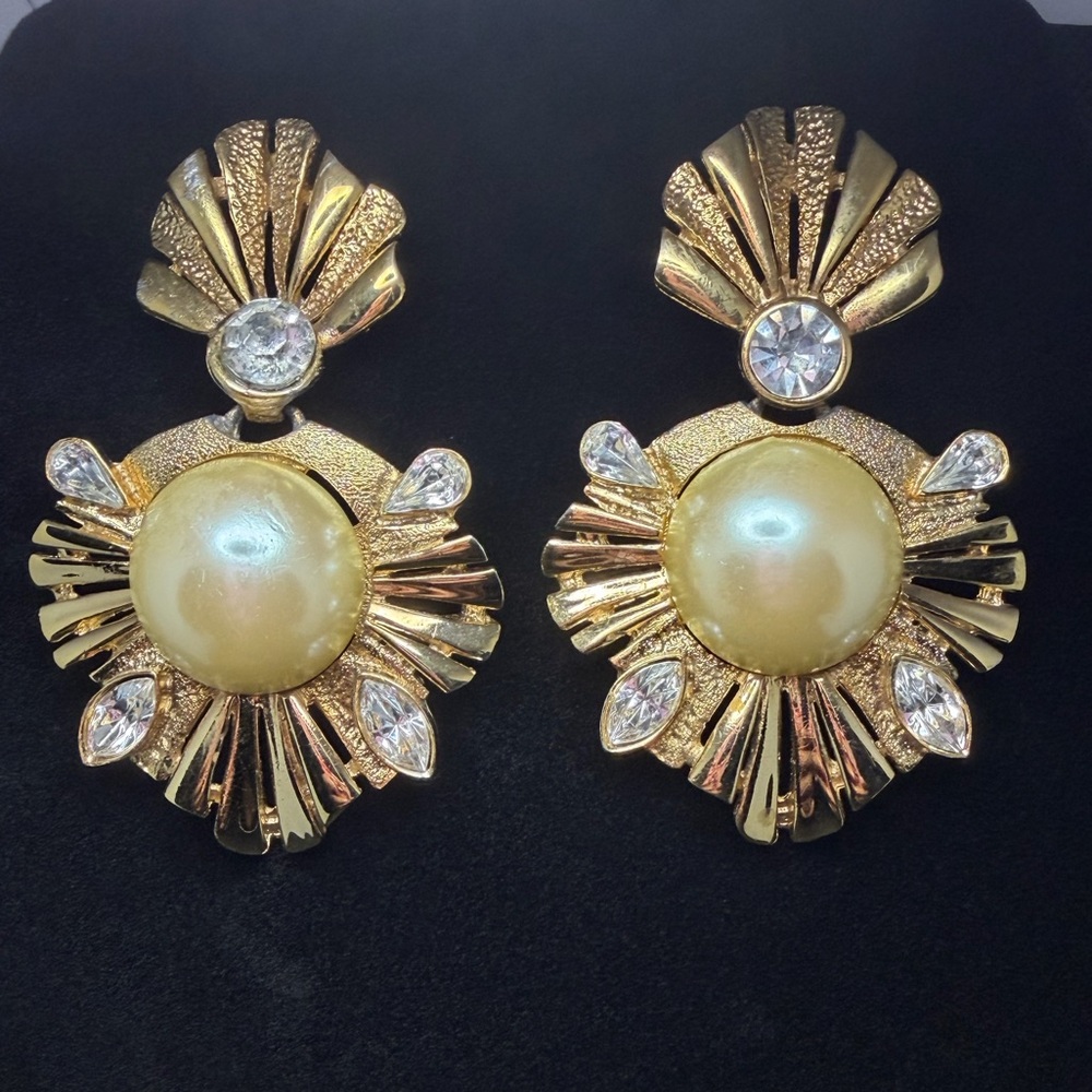 Elegant Gold and Pearl Drop Earrings